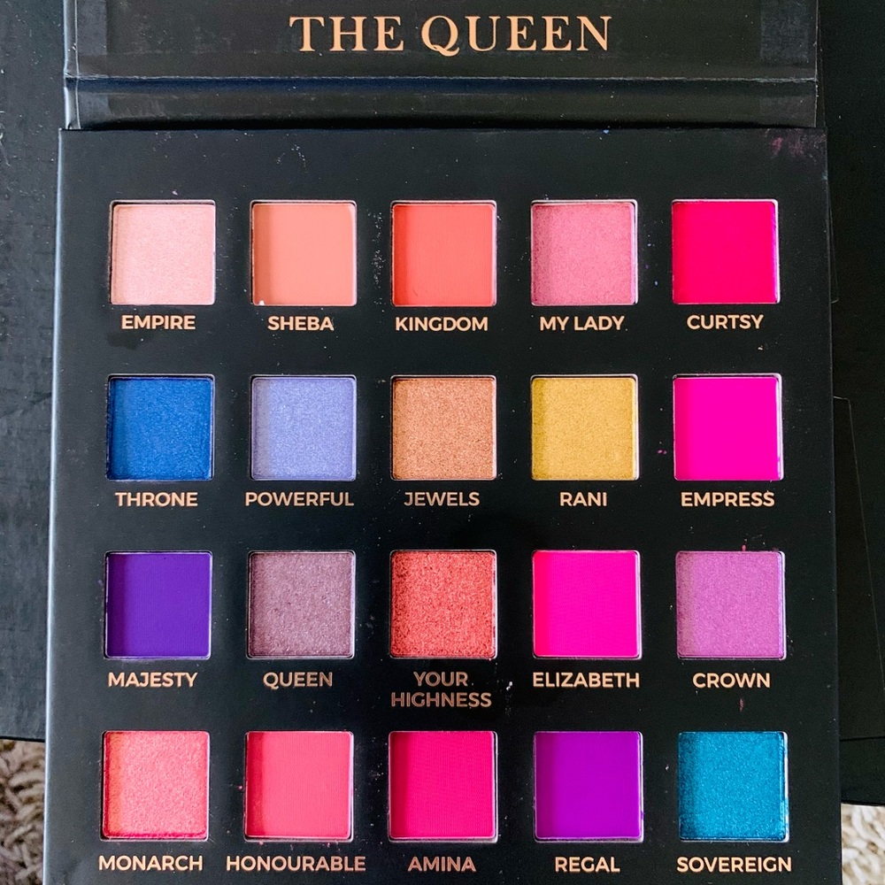 Eloise beauty The Queen eyeshadow palette New